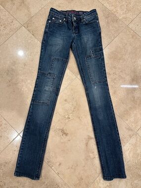 LONDON BRIDGE Dark Wash Women’s Straight-Leg Patch Detail Jeans